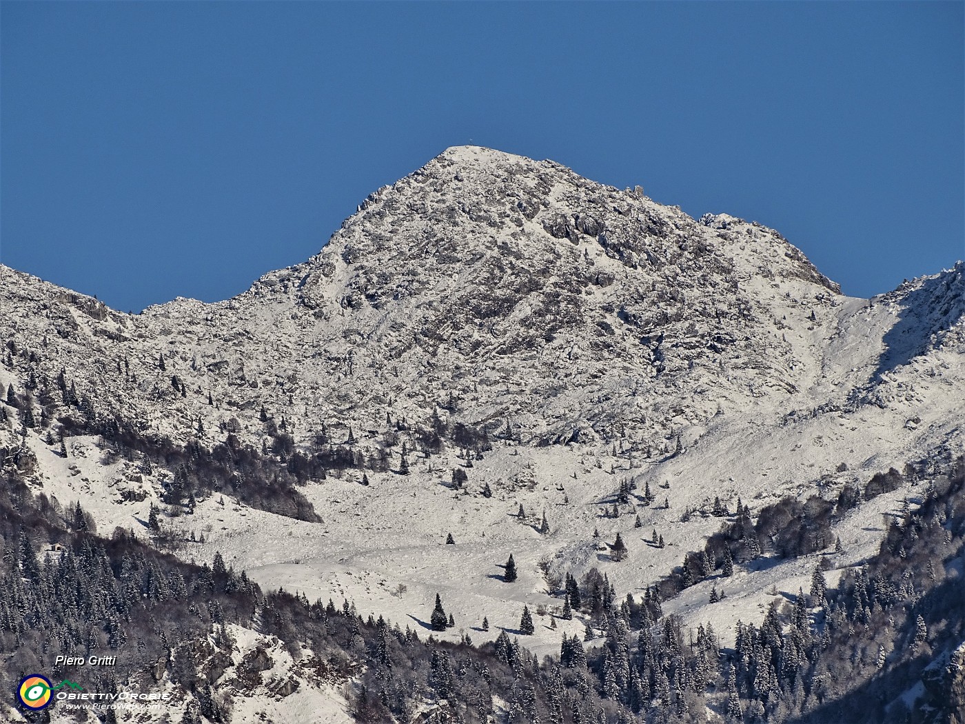 36 Zoom sula Cima  Croce (1978 m) del Monte Alben.JPG